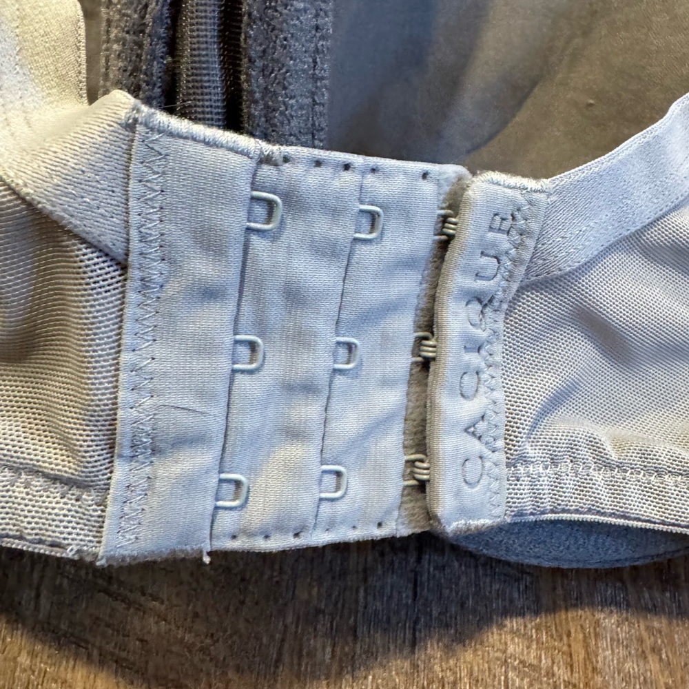 Women’s Gray Cacique Lace Bra Underwire Size 42D - Picture 7 of 9